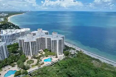 Renovated Apartment with Spectacular Ocean View