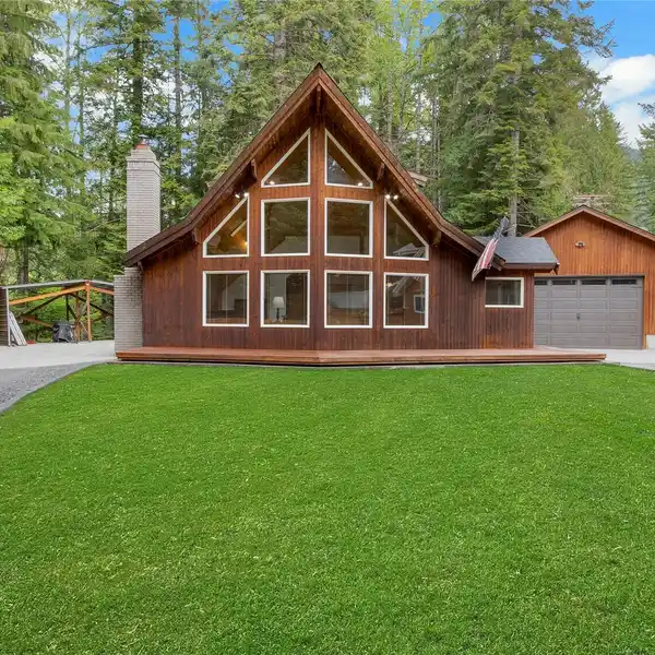 MOUNTAIN RETREAT IN DESIRABLE CRYSTAL RIVER RANCH