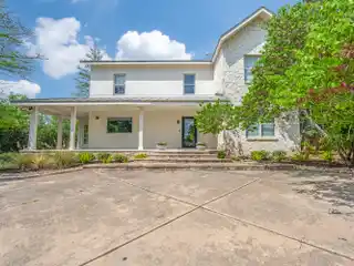 Modern Elegance and Comfortable Living