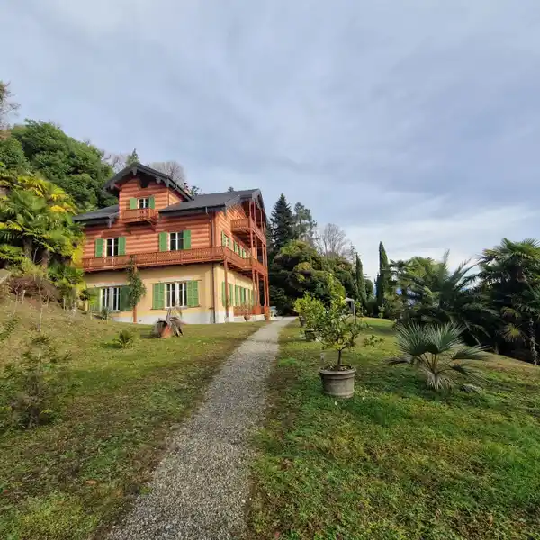 MAJESTIC VILLA IN GREAT POSITION