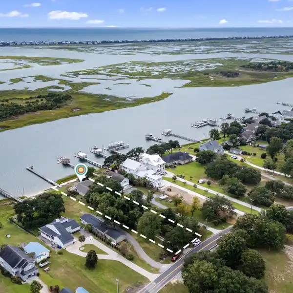 RARE OPPORTUNITY ON THE INTRACOASTAL WATERWAY