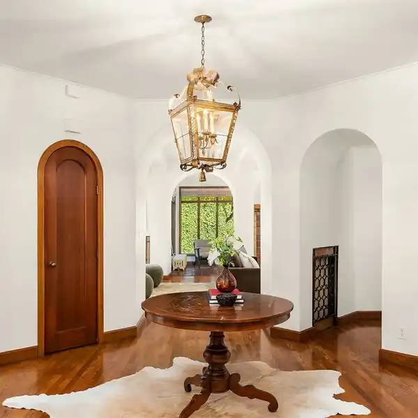 A SPLASH OF HOLLYWOOD IN COVETED MT BAKER