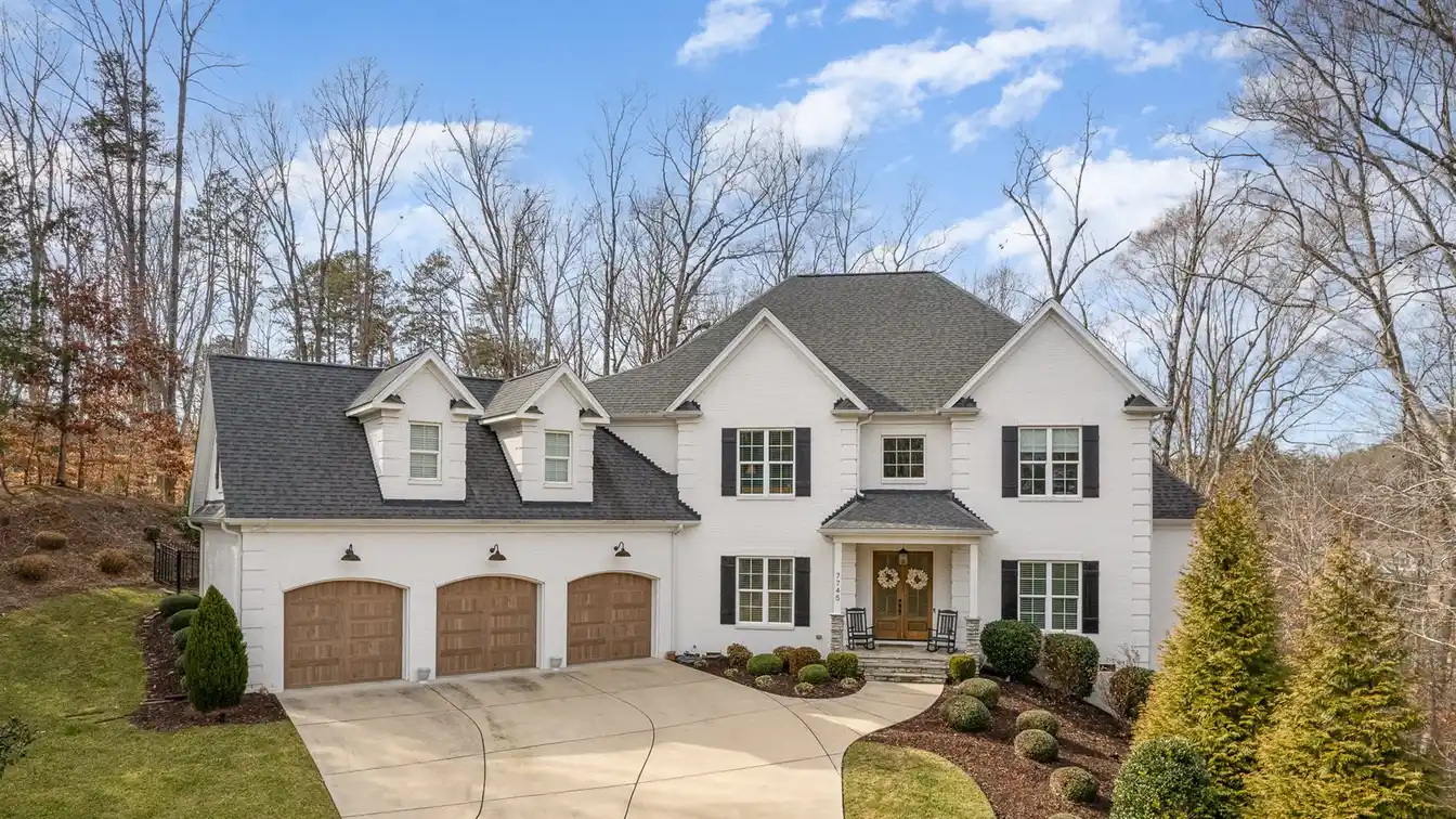 Luxury and Tranquility in the Stonebridge Community