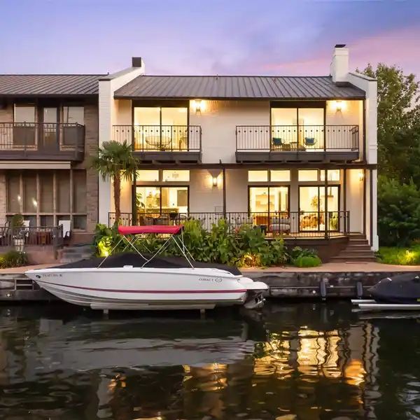 FULLY RENOVATED RESIDENCE WITHIN THE HARBOR ON LAKE AUSTIN