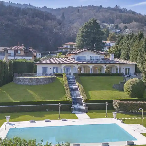 CLASSIC VILLA WITH MODERN TECH