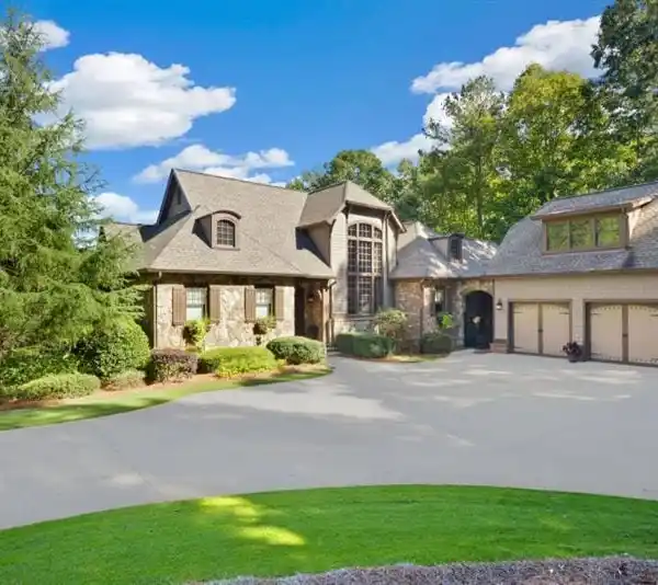 MAJESTICALLY SITUATED ESTATE OVERLOOKING THE HAWKS RIDGE GOLF COURSE