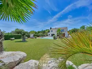 Elegant and Refined Villa in a Popular Location