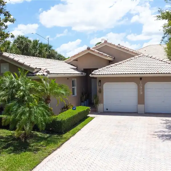 PRIVATE POOL OASIS WITH MODERN DESIGNER UPGRADES