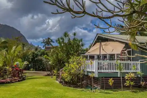 Enchanting Flag Lot Cottage