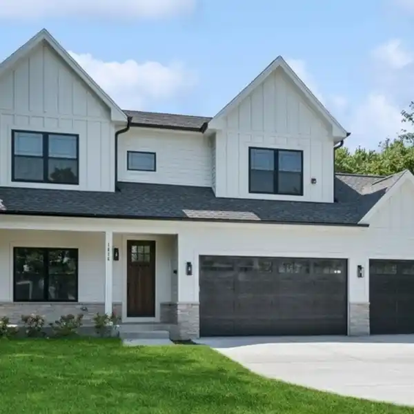 IMMACULATE NEW CONSTRUCTION BLENDING LUXURY AND COMFORT