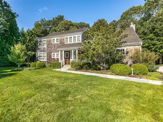 Summer Farmhouse in the East Hamptons