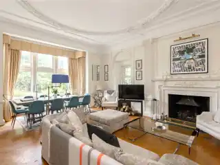 Exceptional Flat on the Ground Floor of a Magnificent Period Building