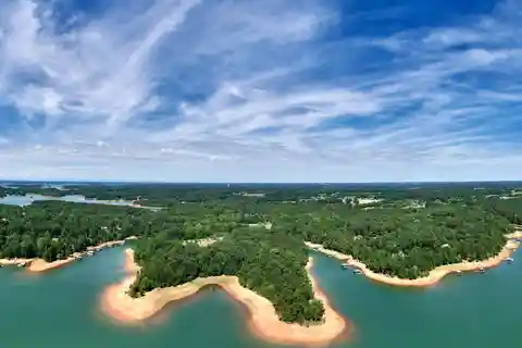 Double Peninsula Lot on Lake Hartwell