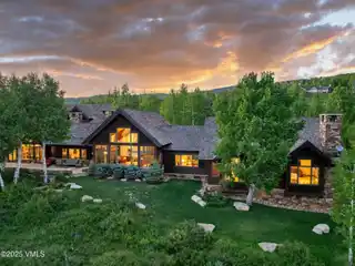 Elegant Mountain Residence with Breathtaking Views