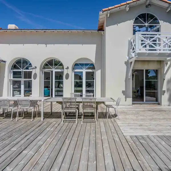 EXCEPTIONAL VILLA IN THE GOLDEN TRIANGLE