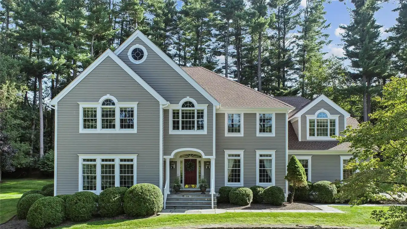 Gracious Home in in Michelle Estates