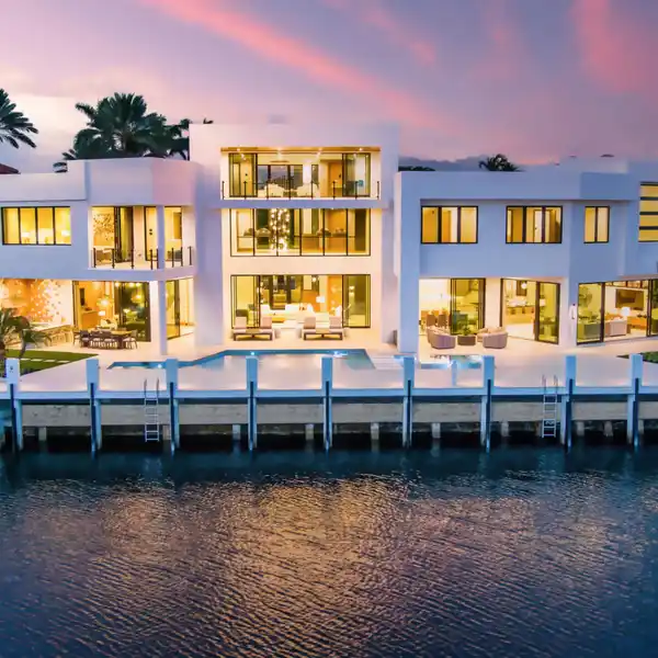 MODERN MALIBU-INSPIRED SANCTUARY POINT ESTATE