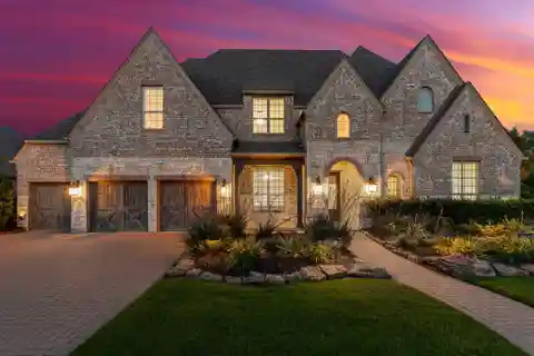 Exquisite Estate in Whitley Place