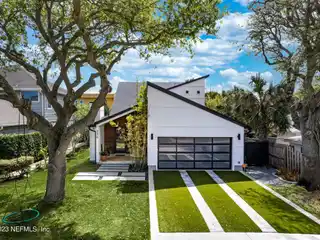 Remodeled Pool Home Two Blocks to the Beach