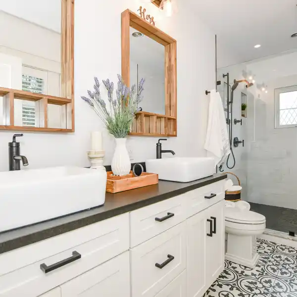 ESCAPE TO LUXURY COASTAL LIVING...