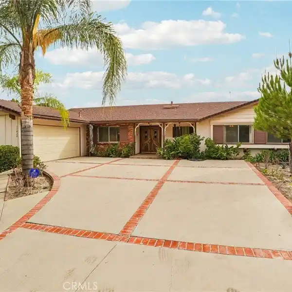 GRANADA HILLS HOME WITH EXPANSIVE BACKYARD