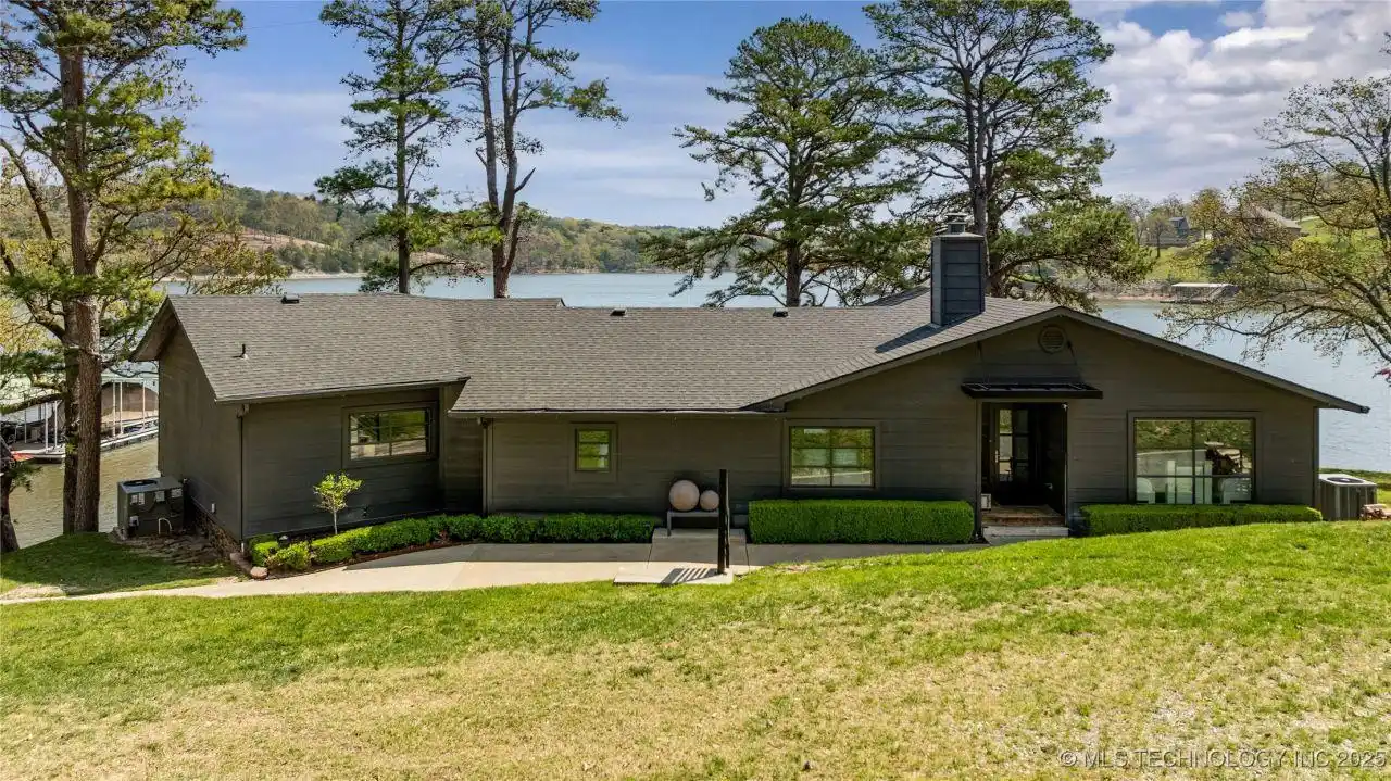Impeccably Updated Waterfront Escape