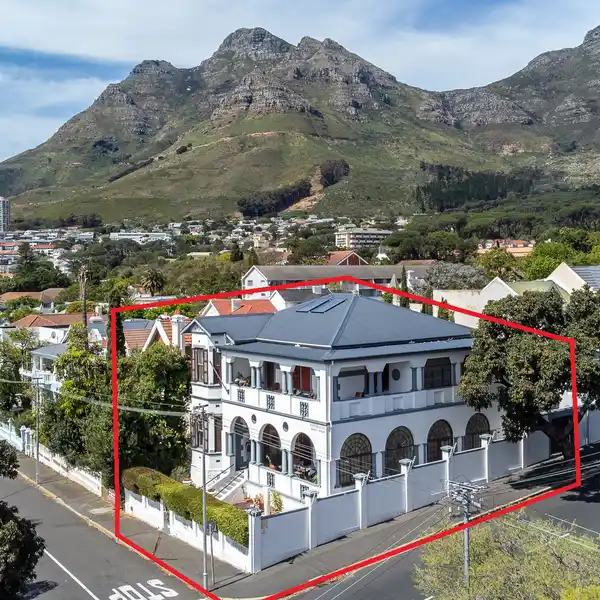 ICONIC VICTORIAN GUESTHOUSE WITH CAPTIVATING VIEWS