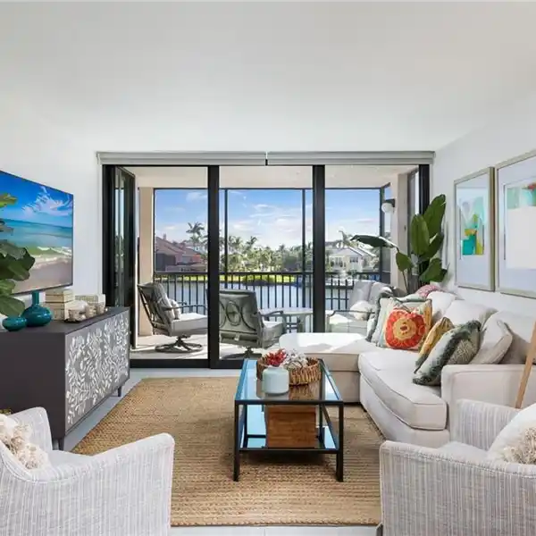 BAYFRONT COASTAL RETREAT