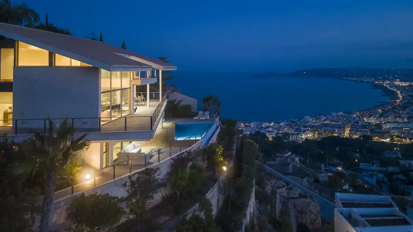 Impressive Home with an Amazing Panorama