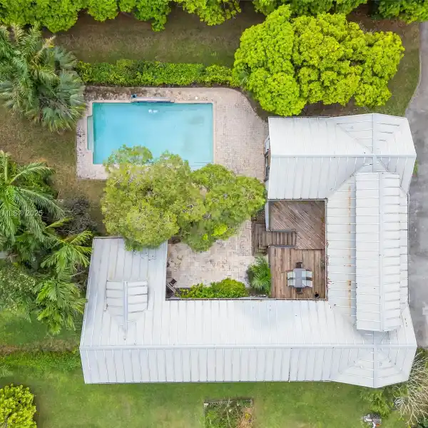 UNIQUE FIVE-ACRE PROPERTY IN REDLAND