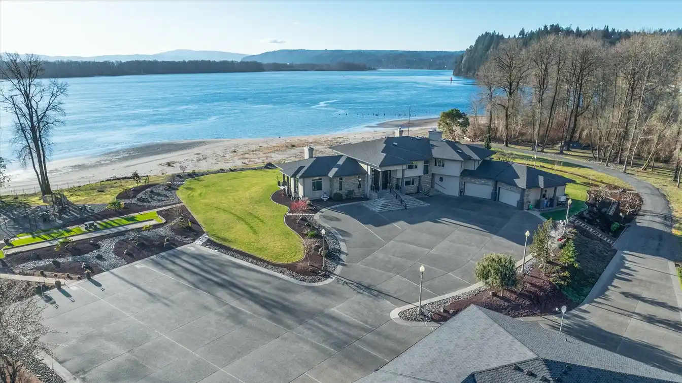 An Unparalleled Lifestyle on 16 Acres