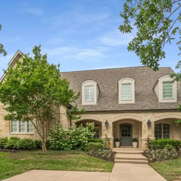 EXCEPTIONAL ESTATE WITH STANDOUT GUEST HOUSE