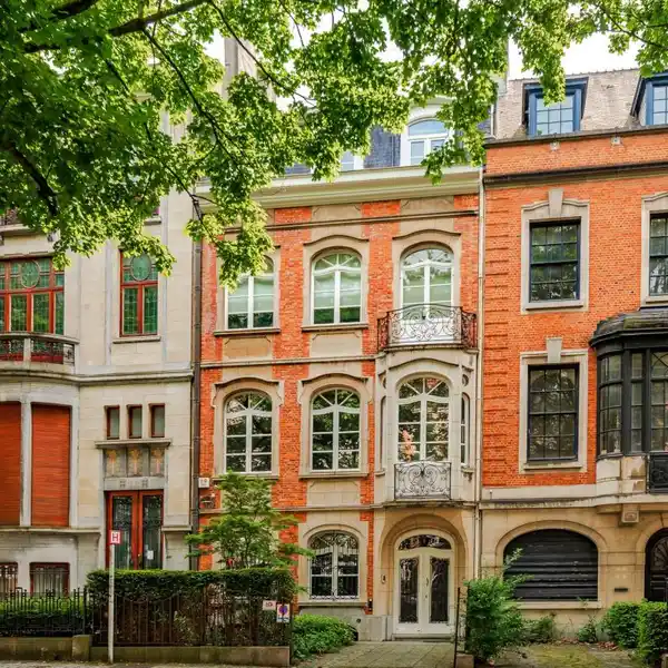 ELEGANT MANSION NEAR PLACE BRUGMANN