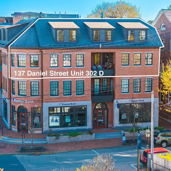 RARE TWO-LEVEL PENTHOUSE UNIT IN DOWNTOWN PORTSMOUTH