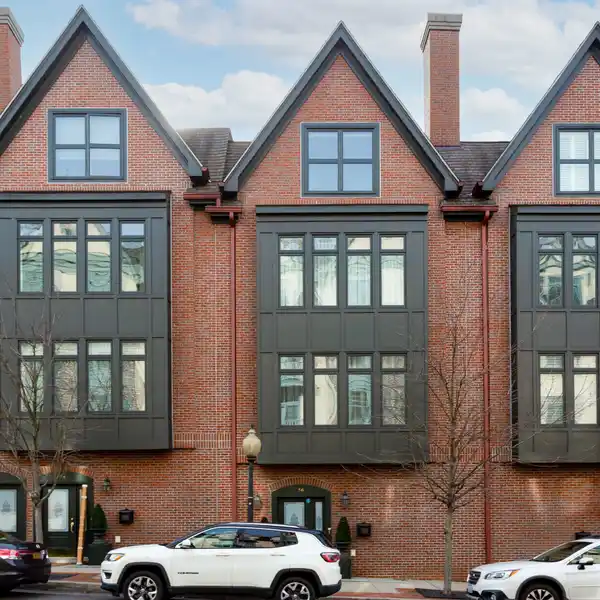 MANHATTAN CHIC MEETS SUBURBAN TRANQUILITY
