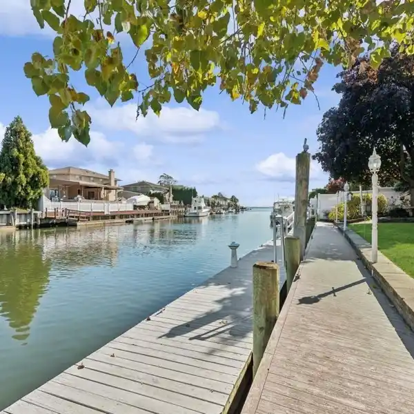 BREATHTAKING SIX BEDROOM BAYFRONT HOME
