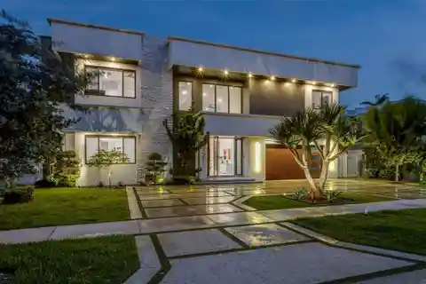 Chic Deepwater Estate