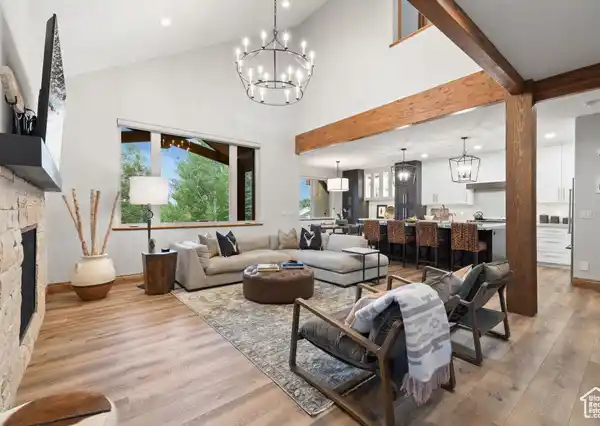 BEAUTIFUL FULLY RENOVATED TOWNHOME