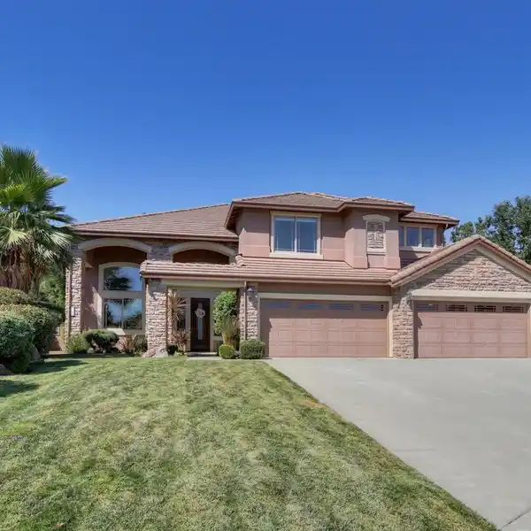 PREMIUM COUNTRY LIVING WITHIN THE WILDWINGS COMMUNITY