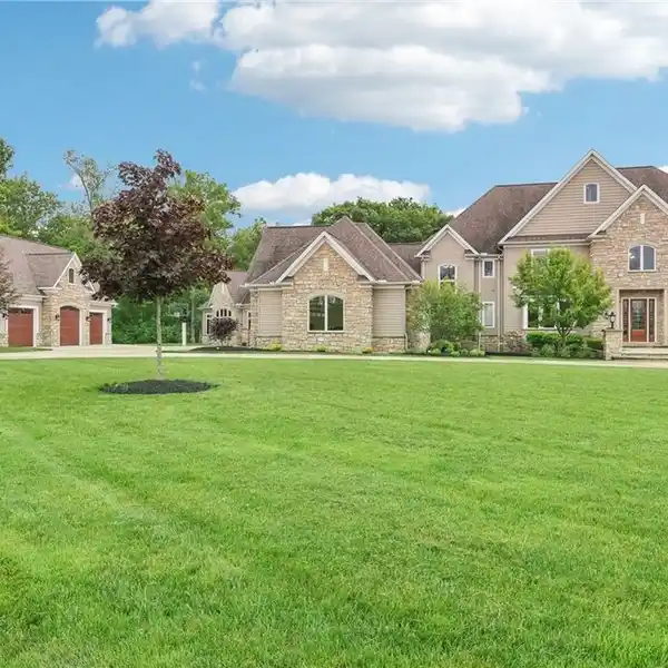 THREE-ACRE ESTATE IN THE HISTORIC CHARDON AREA