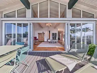 Extravagant Top-Floor Apartment