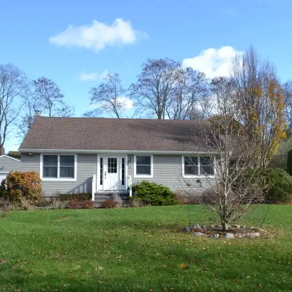 NICELY FURNISHED ONE-LEVEL HOME FOR RENT
