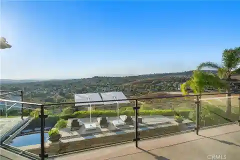 Spectacular View Estate in North Pointe