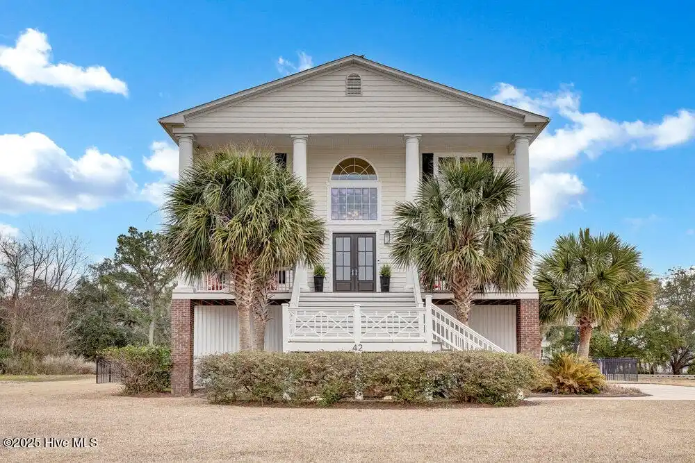 Captivating Pool Home in Sought-after Harbour Village