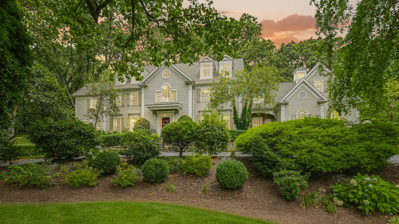 Quintessential New England Colonial
