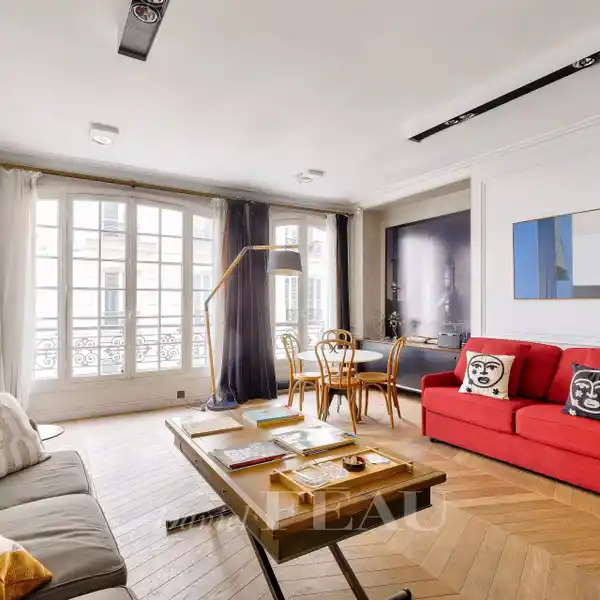METICULOUSLY RENOVATED APARTMENT