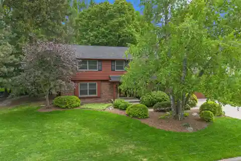 Fabulous Colonial in a Fantastic Setting