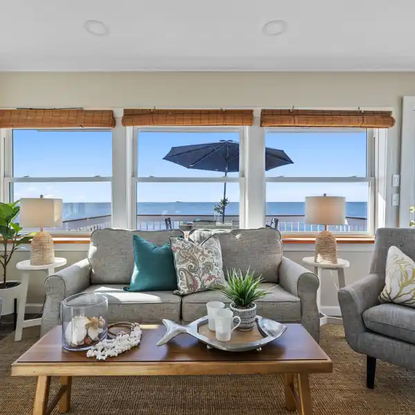 CHARMING WATERFRONT COTTAGE
