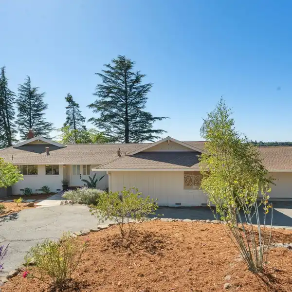 IRRESISTIBLE RANCHETTE WITH SPELLBINDING VISTAS