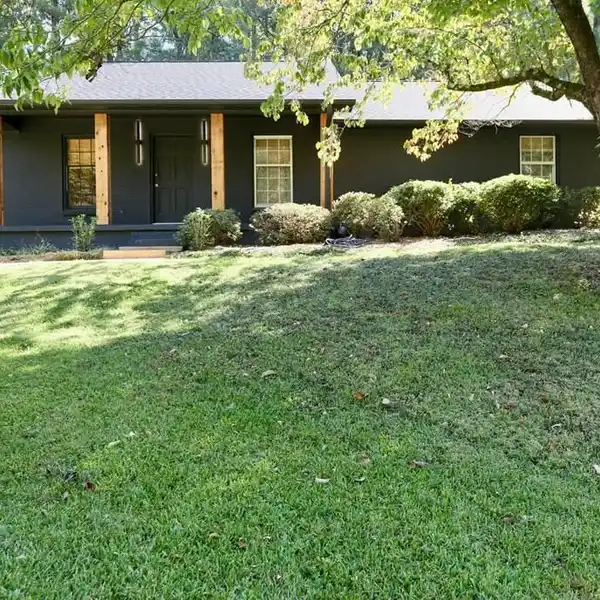 RENOVATED GEM NEAR OXFORD SQUARE WITH DESIGNER TOUCHES